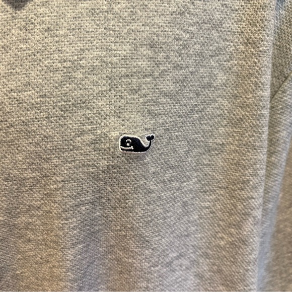 Vineyard Vines men’s quarter zip pullover. Sharp grey w/contrast collar & logo - Picture 3 of 8